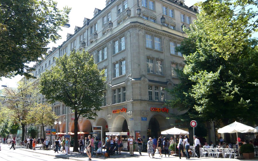 Coop City St. Annahof an der Bahnhofstrasse Zürich